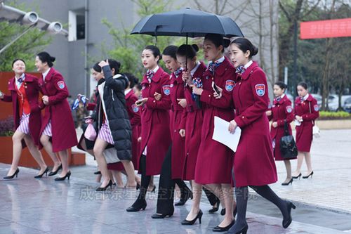 四川空乘职业学校-成都航空职业技术学院招空姐吗？