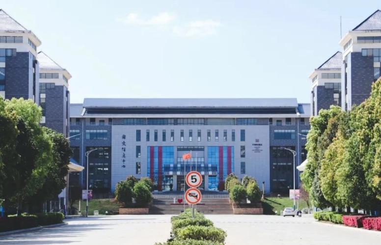 云南师范大学商学院地址-云南商学院占地多少亩？